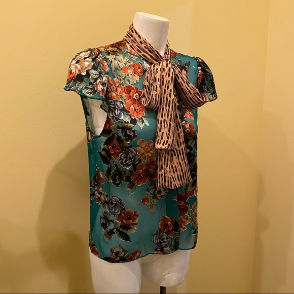 🎀SOLD🎀Alice + Olivia Jeannie Floral Tie Neck Blouse - Picture 7 of 9